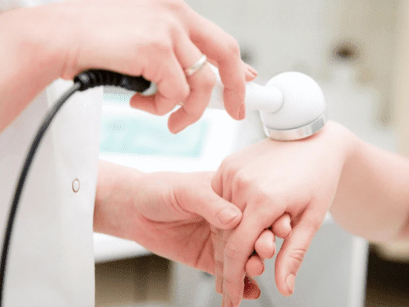 Therapeutic ultrasound treatment applied to a patient's shoulder